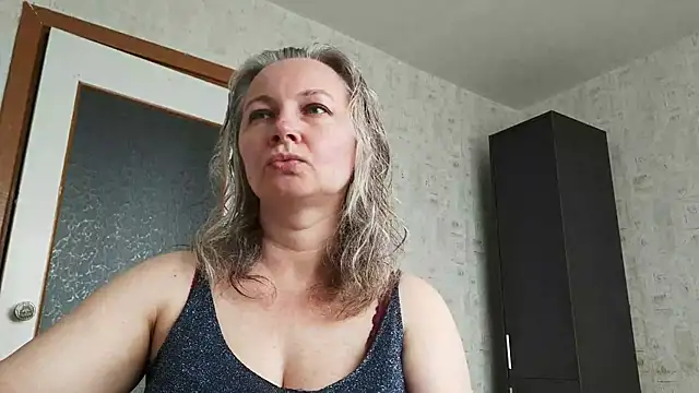 EdithManning online show from June 12, 2026, 5:39 am