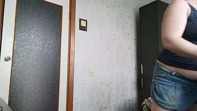 Snapshot of EdithManning chatting on June 14, 2026, 6:37 am EdithManning online show from June 14, 2026, 6:37 am