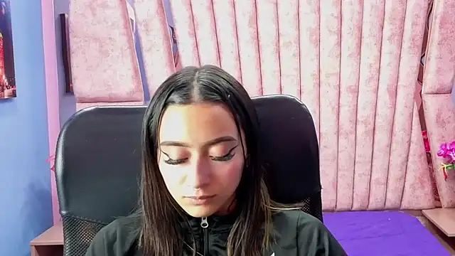 Snapshot of Miaa_Thopmson chatting on September 19, 2025, 7:25 pm Miaa Thopmson online show from September 19, 2025, 7:25 pm