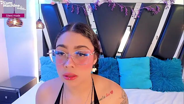 antonelllepiercee online show from April 5, 2026, 12:02 pm