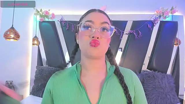 Snapshot of antonelllepiercee chatting on July 3, 2026, 11:27 am antonelllepiercee online show from July 3, 2026, 11:27 am