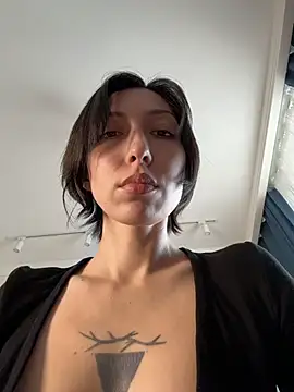 kikidoll online show from February 16, 2026, 3:35 am