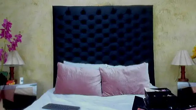 NahomiWhitel online show from February 24, 2026, 12:58 pm