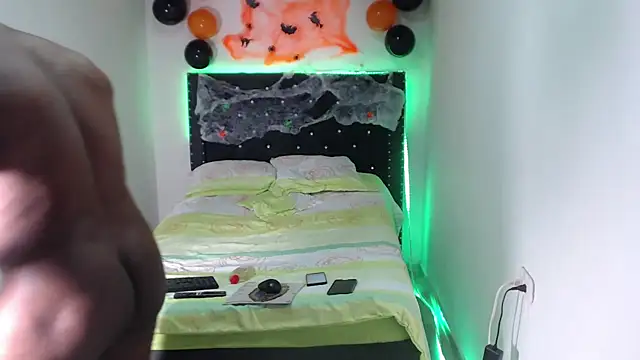 EbonyAscend online show from October 14, 2025, 2:12 am