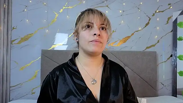 Snapshot of agatha_97_ chatting on October 10, 2025, 4:11 am agatha 97 online show from October 10, 2025, 4:11 am