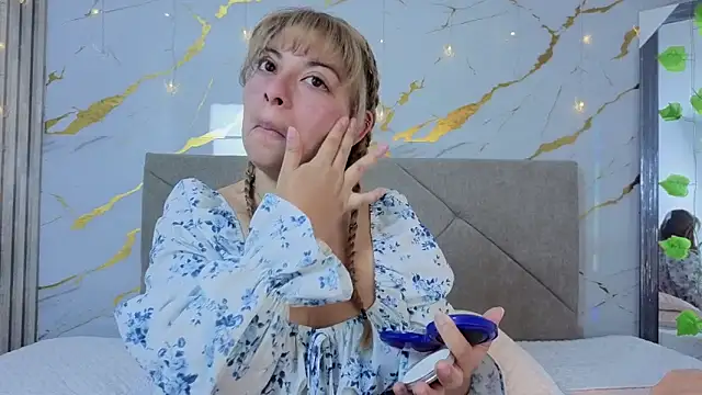 Snapshot of agatha_97_ chatting on October 15, 2025, 2:01 am agatha 97 online show from October 15, 2025, 2:01 am