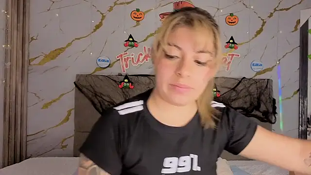 Snapshot of agatha_97_ chatting on October 26, 2025, 4:40 am agatha 97 online show from October 26, 2025, 4:40 am