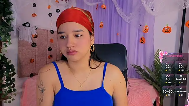 Snapshot of emilyrouxe chatting on October 29, 2025, 2:30 pm emilyrouxe online show from October 29, 2025, 2:30 pm