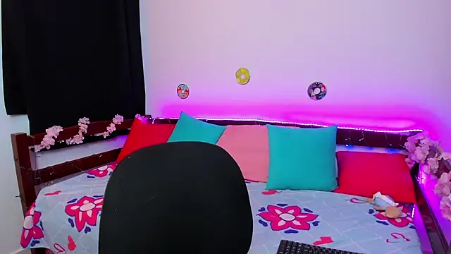  Moon Johnson online show from September 18, 2025, 2:57 am