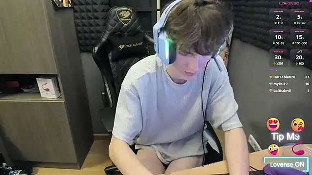 Snapshot of bambelbye chatting on December 10, 2024, 11:30 pm bambelbye online show from December 10, 2024, 11:30 pm