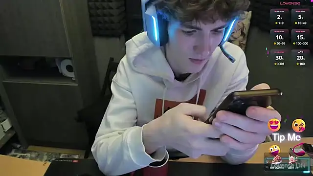 Snapshot of bambelbye chatting on December 18, 2024, 1:34 pm bambelbye online show from December 18, 2024, 1:34 pm