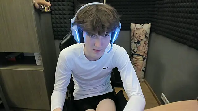 Snapshot of bambelbye chatting on December 18, 2024, 8:57 pm bambelbye online show from December 18, 2024, 8:57 pm