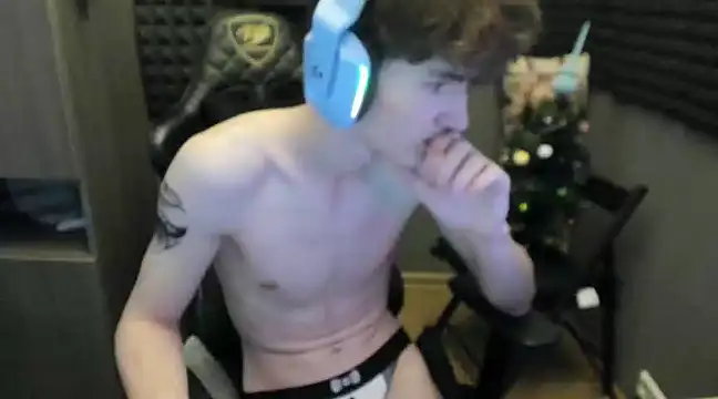 Snapshot of bambelbye chatting on December 29, 2024, 12:12 pm bambelbye online show from December 29, 2024, 12:12 pm