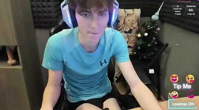 Snapshot of bambelbye chatting on January 2, 2025, 4:13 pm bambelbye online show from January 2, 2025, 4:13 pm