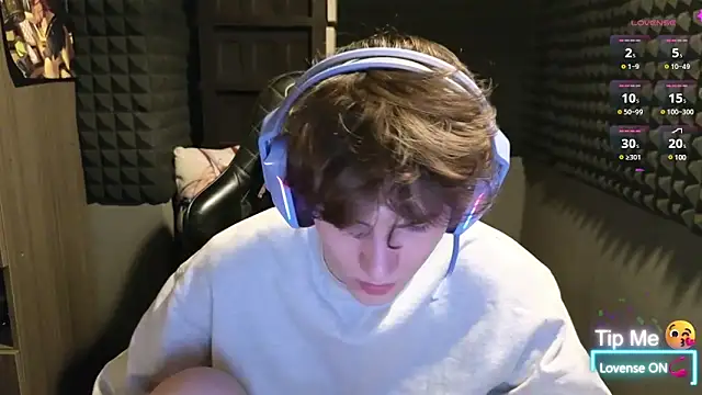 Snapshot of bambelbye chatting on February 15, 2025, 6:33 pm bambelbye online show from February 15, 2025, 6:33 pm