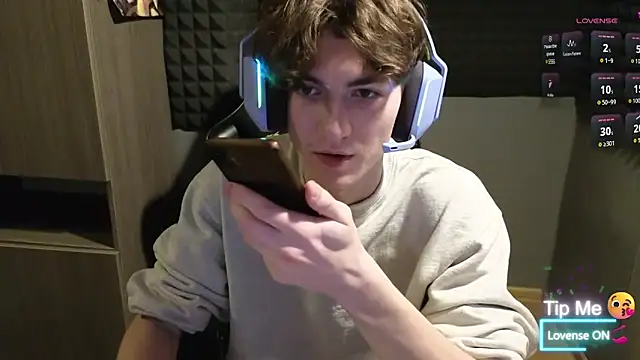 Snapshot of bambelbye chatting on February 24, 2025, 6:47 pm bambelbye online show from February 24, 2025, 6:47 pm