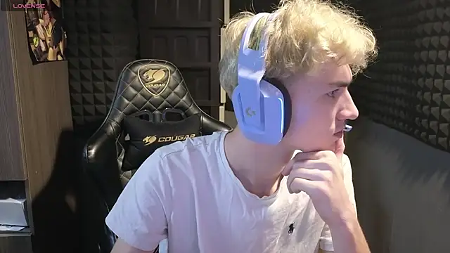 Snapshot of bambelbye chatting on November 30, 2025, 11:09 pm bambelbye online show from November 30, 2025, 11:09 pm