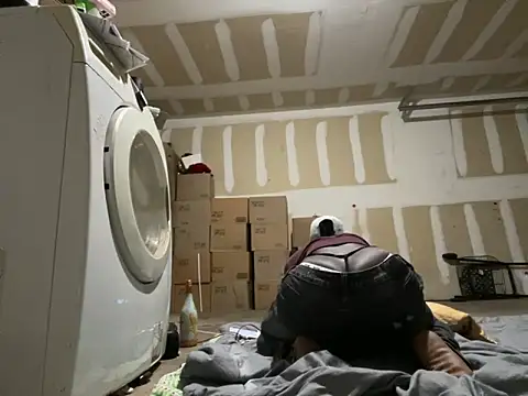 Snapshot of Backshort11 chatting on December 25, 2024, 1:10 am Backshort11 online show from December 25, 2024, 1:10 am