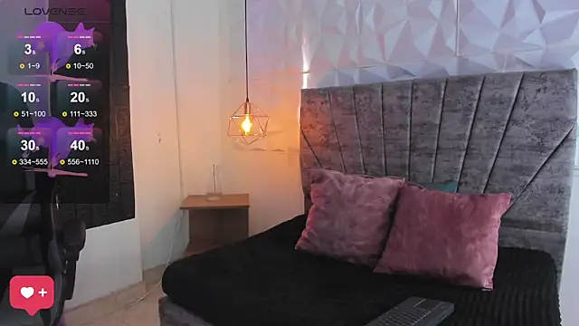 tatiana sc online show from September 17, 2025, 1:24 pm