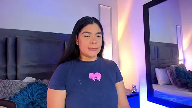 EmmaBecket2 online show from September 25, 2025, 4:43 pm