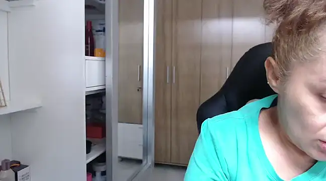 RoxanaLove9 online show from January 2, 2025, 6:34 pm