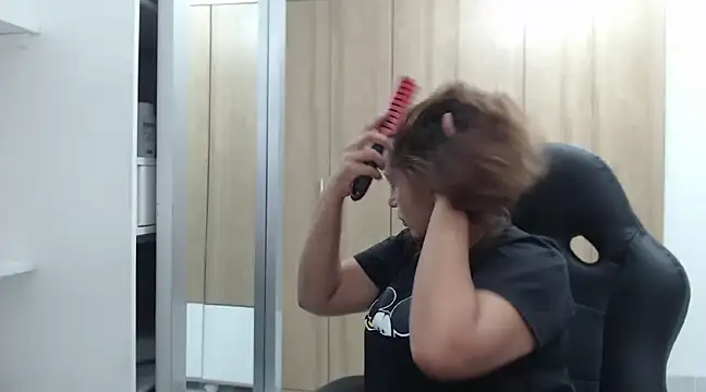 RoxanaLove9 online show from January 4, 2025, 8:27 pm