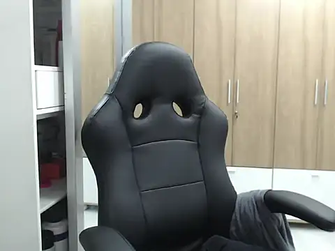 RoxanaLove9 online show from January 7, 2025, 2:53 am