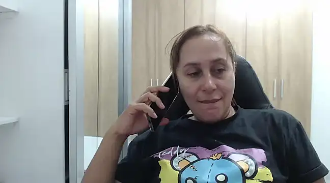 RoxanaLove9 online show from January 13, 2025, 4:28 am