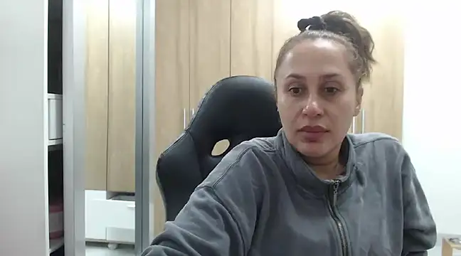 RoxanaLove9 online show from February 9, 2025, 3:43 am