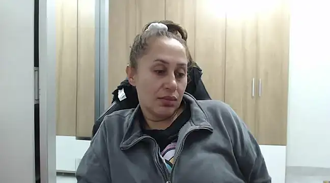 RoxanaLove9 online show from February 10, 2025, 4:52 am