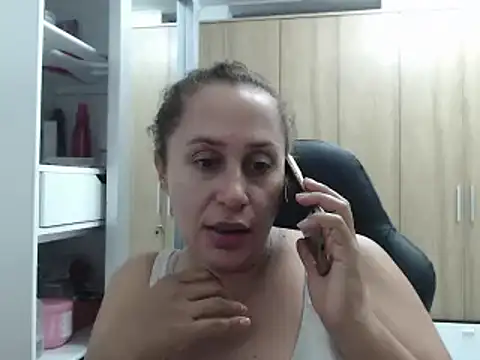 RoxanaLove9 online show from February 14, 2025, 3:43 am