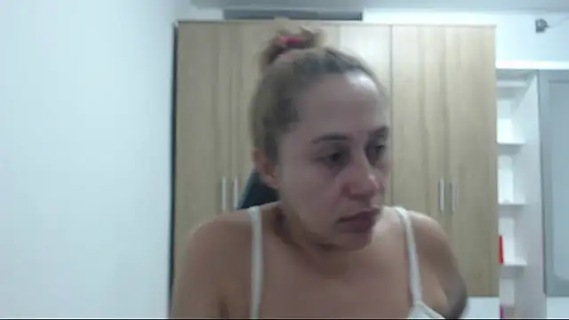 RoxanaLove9 online show from September 15, 2025, 10:21 pm