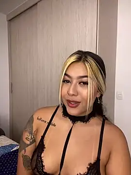 Snapshot of EmberEyes_999 chatting on January 24, 2025, 3:43 am EmberEyes 999 online show from January 24, 2025, 3:43 am