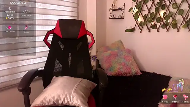 Snapshot of EmberEyes_999 chatting on November 11, 2025, 8:42 pm EmberEyes 999 online show from November 11, 2025, 8:42 pm