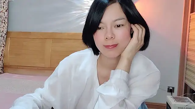 Snapshot of Linda-LL chatting on January 7, 2025, 8:34 am Linda-LL online show from January 7, 2025, 8:34 am