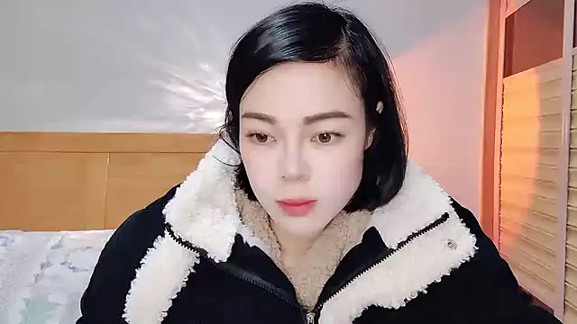 Snapshot of Linda-LL chatting on February 9, 2025, 2:28 am Linda-LL online show from February 9, 2025, 2:28 am
