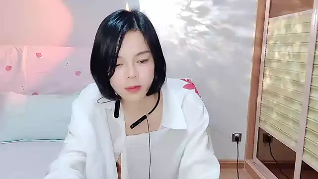 Snapshot of Linda-LL chatting on March 17, 2025, 2:56 pm Linda-LL online show from March 17, 2025, 2:56 pm