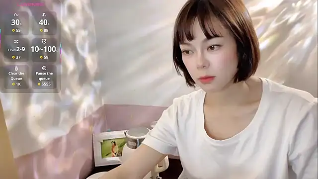 Snapshot of Linda-LL chatting on October 20, 2025, 6:03 am Linda-LL online show from October 20, 2025, 6:03 am