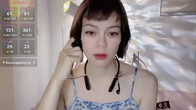 Snapshot of Linda-LL chatting on October 30, 2025, 1:56 pm Linda-LL online show from October 30, 2025, 1:56 pm