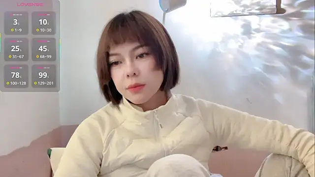 Snapshot of Linda-LL chatting on November 13, 2025, 4:00 am Linda-LL online show from November 13, 2025, 4:00 am