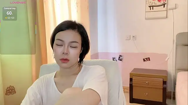 Linda-LL online show from June 17, 2026, 2:14 am