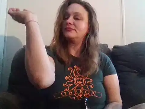 Snapshot of IvanaPlenty chatting on January 13, 2025, 12:35 pm IvanaPlenty online show from January 13, 2025, 12:35 pm