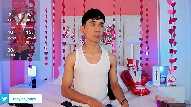 Snapshot of Thayler_jones chatting on February 11, 2025, 11:32 am Thayler jones online show from February 11, 2025, 11:32 am