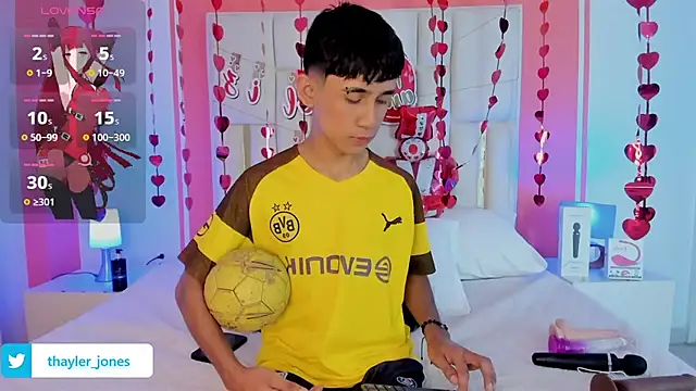 Snapshot of Thayler_jones chatting on February 13, 2025, 11:28 am Thayler jones online show from February 13, 2025, 11:28 am