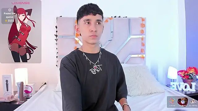 Snapshot of Thayler_jones chatting on November 4, 2025, 8:30 pm Thayler jones online show from November 4, 2025, 8:30 pm