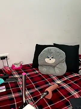 paisitahot1975 online show from November 8, 2025, 10:41 pm