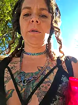 Snapshot of thatonespicychick chatting on October 22, 2025, 4:40 pm thatonespicychick online show from October 22, 2025, 4:40 pm