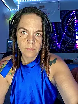 Snapshot of thatonespicychick chatting on November 17, 2025, 4:24 pm thatonespicychick online show from November 17, 2025, 4:24 pm