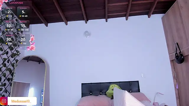 medussa13  online show from March 5, 2026, 12:01 pm