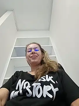 Snapshot of uber_babe chatting on June 18, 2026, 4:24 am uber babe online show from June 18, 2026, 4:24 am